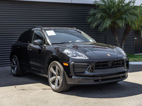 Certified 2026 Porsche Macan AWD/4WD image 6