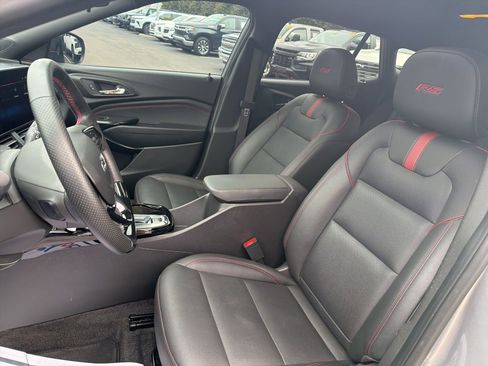 Used 2025 Chevrolet Trax RS w/ Sunroof Package image 22