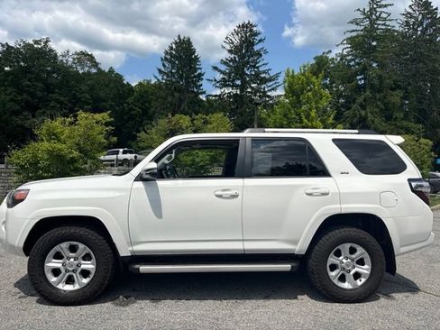 Used 2024 Toyota 4Runner SR5 Premium w/ Moonroof Package AWD/4WD image 3