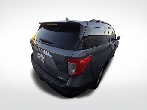 Used 2022 Ford Explorer XLT w/ Equipment Group 202A image 8