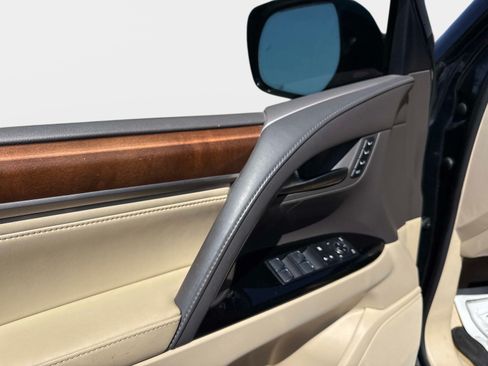 Used 2019 Lexus LX 570 4WD w/ Luxury Package image 18