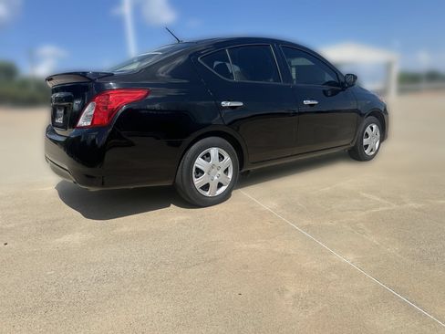 Used 2019 Nissan Versa SV FWD image 3
