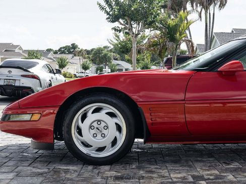 Used 1992 Chevrolet Corvette Coupe RWD image 4