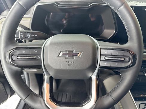 Used 2025 Chevrolet Colorado ZR2 w/ Technology Package image 16