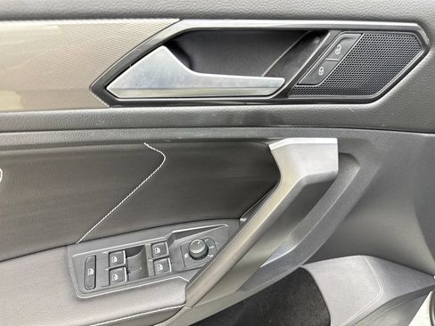 Used 2023 Volkswagen Tiguan SE w/ Panoramic Sunroof Package FWD image 31