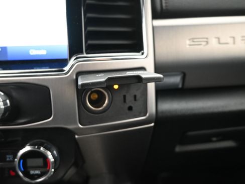 Used 2022 Ford F350 Platinum w/ FX4 Off-Road Package image 23