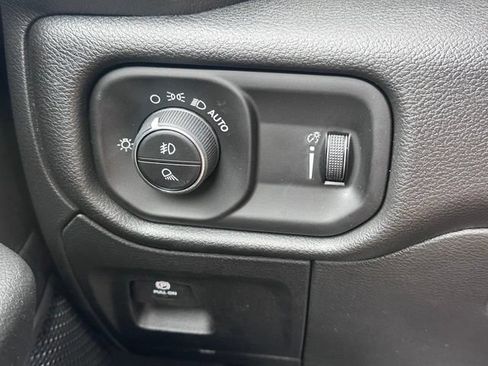 New 2026 RAM 1500 Express AWD/4WD image 17