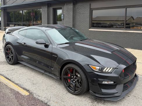 Used 2017 Ford Mustang Shelby GT350R w/ GT350R Equipment Group 920A RWD image 3