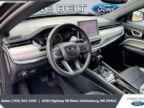 Used 2023 Jeep Compass Limited image 12