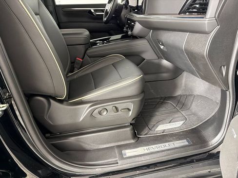 Used 2025 Chevrolet Tahoe Premier RWD image 14