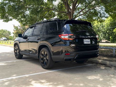 Used 2026 Honda Pilot Black Edition image 7