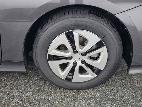 Used 2017 Toyota Prius Four image 9