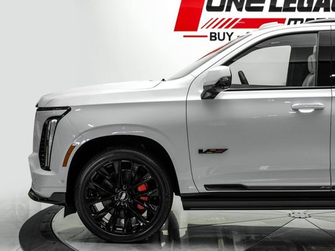 Used 2026 Cadillac Escalade V w/ LPO, ONYX Package AWD/4WD image 14