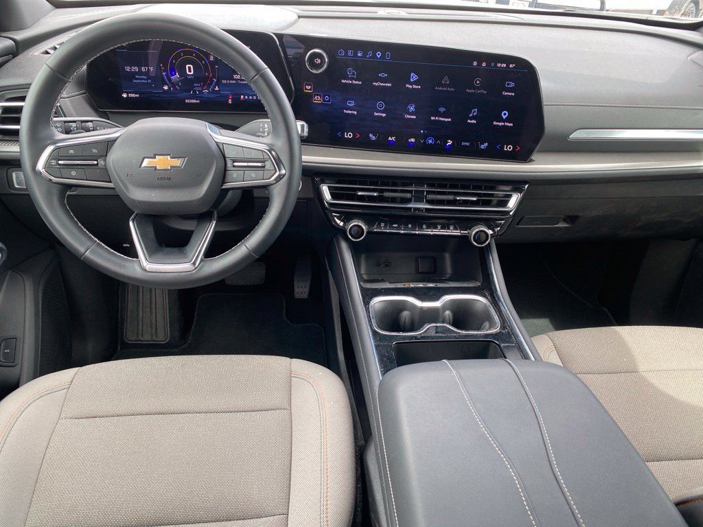 Used 2026 Chevrolet Traverse LT w/ Driver Confidence Package FWD image 10