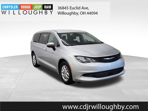 Used 2023 Chrysler Voyager LX FWD image 3