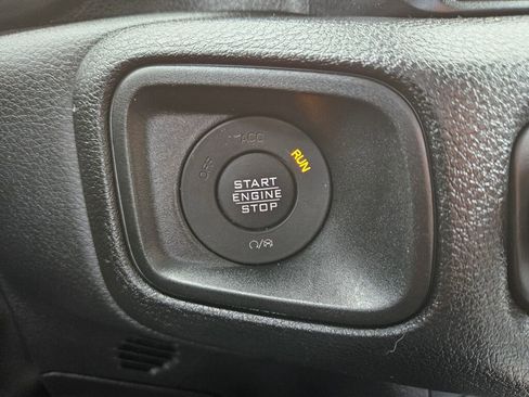 Used 2024 Jeep Wrangler Unlimited AWD/4WD image 28