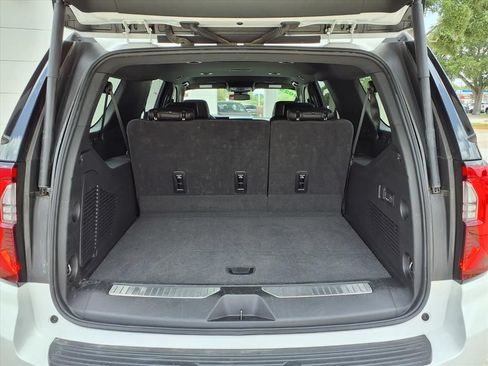 Used 2025 GMC Yukon XL Denali AWD/4WD image 17