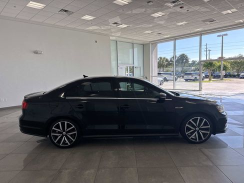Used 2018 Volkswagen Jetta GLI FWD image 4