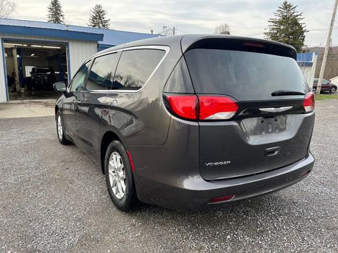 Used 2023 Chrysler Voyager LX image 9
