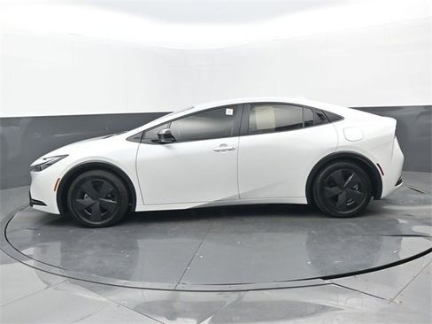 Used 2025 Toyota Prius LE image 20