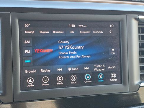 Used 2019 Chrysler Pacifica Touring-L image 20