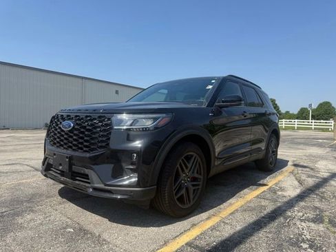 Used 2025 Ford Explorer ST-Line w/ Premium Package AWD/4WD image 2