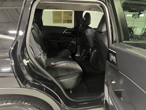 Used 2024 Mitsubishi Outlander SE image 32