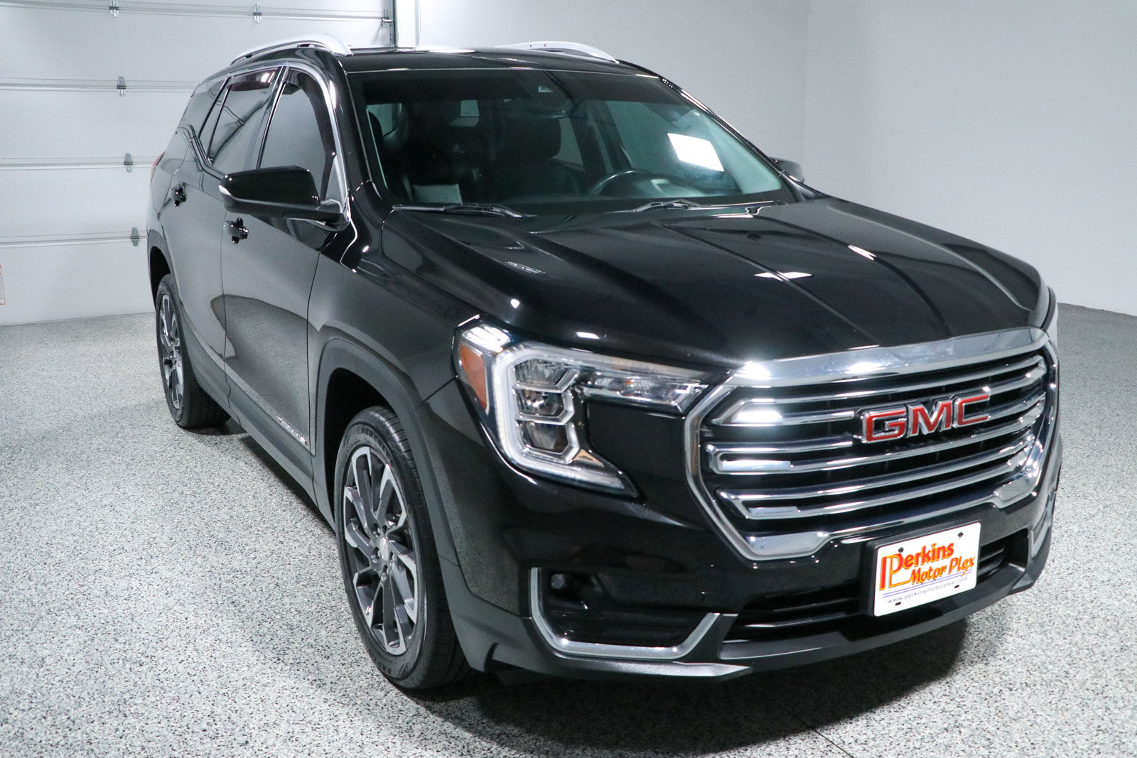 Used 2022 GMC Terrain SLT w/ LPO, Floor Liner Package AWD/4WD image 5