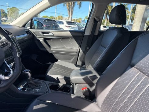 Used 2023 Volkswagen Tiguan SE image 13