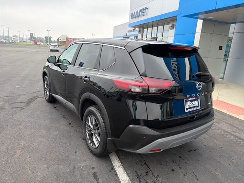 Used 2023 Nissan Rogue S AWD/4WD image 2