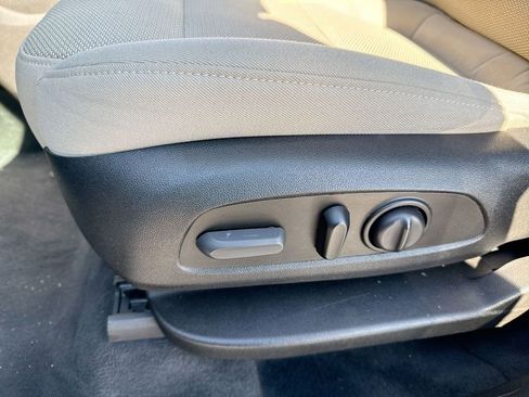 Used 2022 Chevrolet Traverse LT image 12