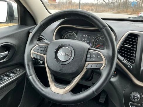 Used 2015 Jeep Cherokee Latitude w/ Comfort/Convenience Group image 22