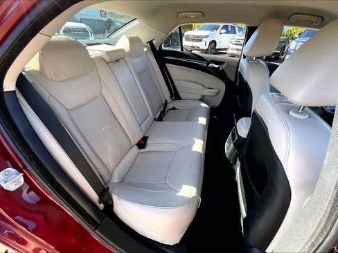 Used 2019 Chrysler 300 Limited image 18