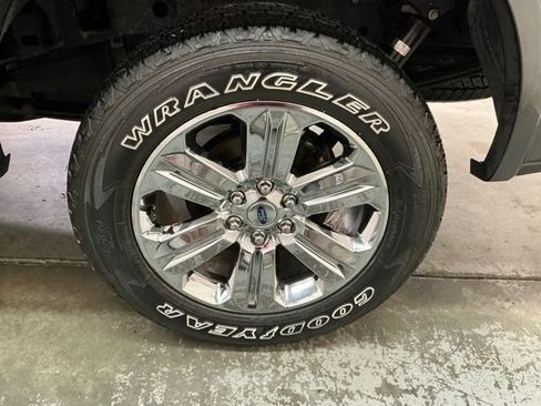 Used 2019 Ford F150 Lariat w/ Equipment Group 502A Luxury AWD/4WD image 11