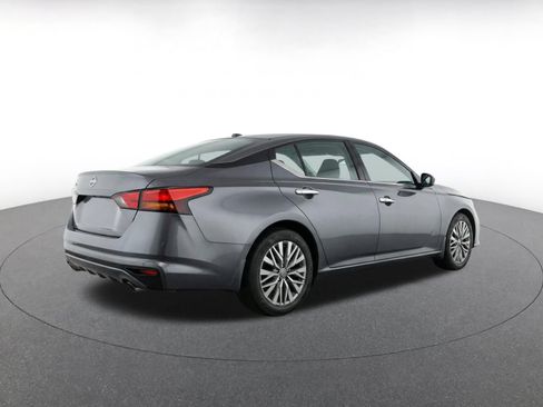 Used 2025 Nissan Altima 2.5 SV FWD image 9