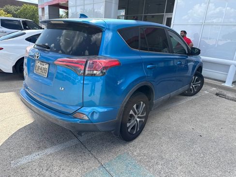 Used 2018 Toyota RAV4 LE FWD image 3