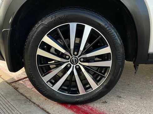 Used 2023 Nissan Pathfinder Platinum image 9