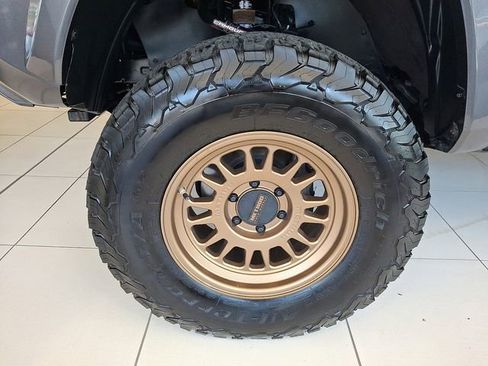 Used 2016 Toyota Tacoma TRD Sport AWD/4WD image 8