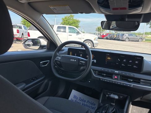 Used 2025 Kia K4 FWD image 46