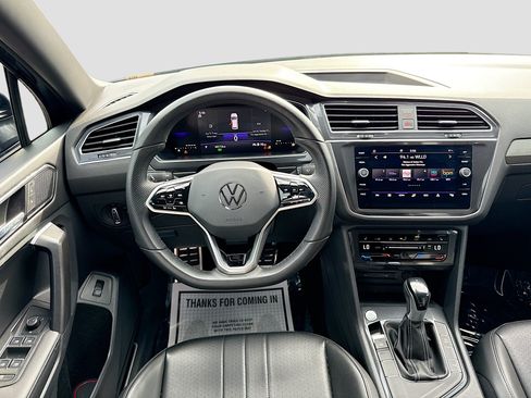 Used 2024 Volkswagen Tiguan SE R-Line FWD image 17