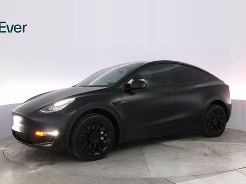 Used 2022 Tesla Model Y Long Range image 15