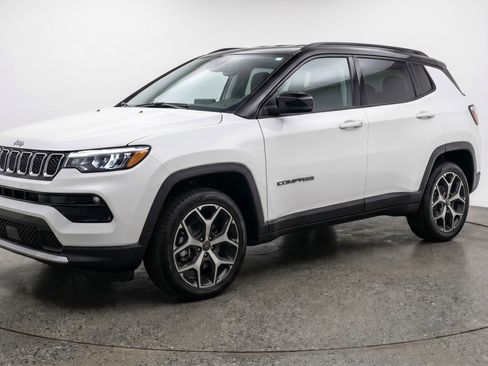 Used 2025 Jeep Compass Limited AWD/4WD image 3