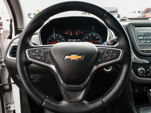 Used 2018 Chevrolet Equinox LT FWD image 12