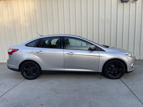 Used 2014 Ford Focus SE w/ SE Winter Package image 2