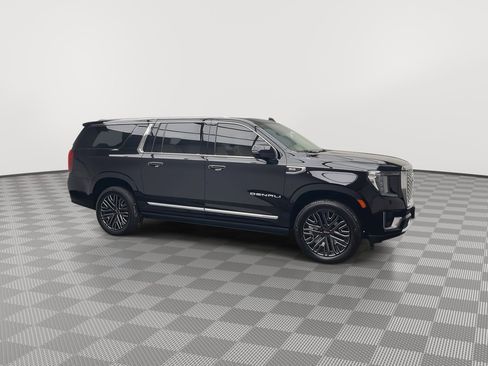 Used 2021 GMC Yukon XL Denali w/ Denali Premium Package image 45
