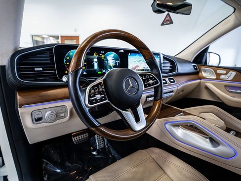 Used 2023 Mercedes-Benz GLS 580 4MATIC image 34