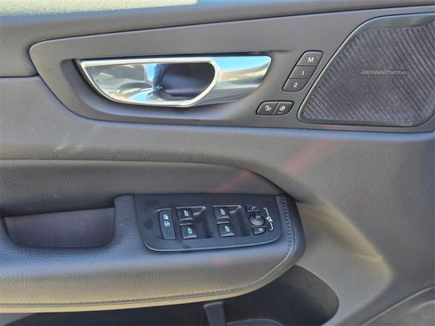 Used 2021 Volvo XC60 T5 Momentum w/ Advanced Package image 57