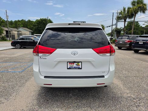 Used 2012 Toyota Sienna LE FWD image 4