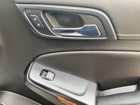 Used 2018 Chevrolet Suburban Premier image 14