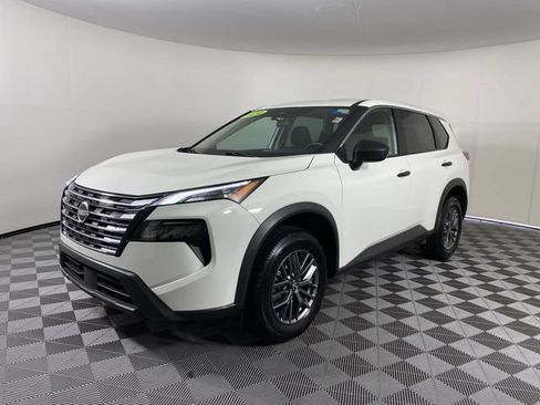 Used 2024 Nissan Rogue S AWD/4WD image 4